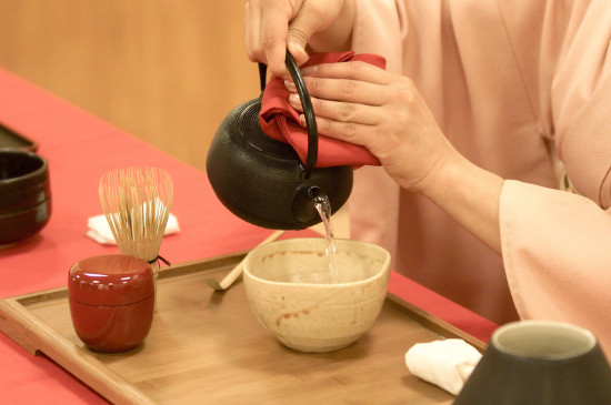 女人喝茶要行扣茶禮嗎，叩茶禮女士能用嗎？