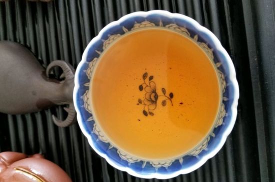 大紅袍第一泡要倒掉嗎，洗茶水需倒掉但第一泡出湯