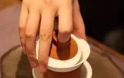 三才蓋碗的正確拿法，三才蓋碗抓碗法圖解