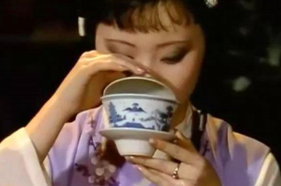 女士喝茶優(yōu)雅姿勢(shì)，女士正確喝茶姿勢(shì)禮儀