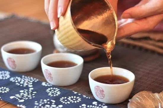 喝茶茶桌上的禮儀有哪些，泡茶待客十大禮儀不可不做！