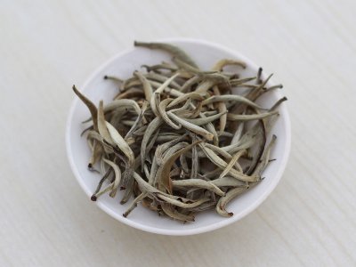 白茶品質(zhì)如何區(qū)分，白茶的優(yōu)劣質(zhì)量辨別方法