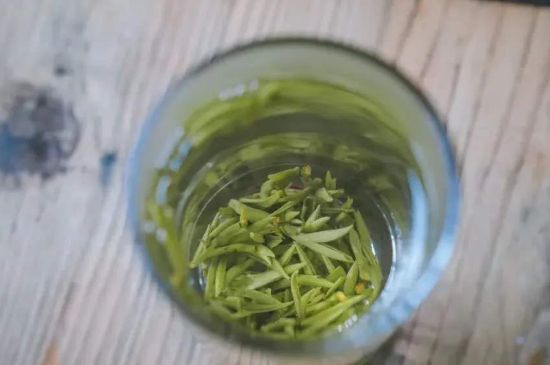 泡好的茶水放冰箱能保存多久，泡好的茶冷藏放多久？