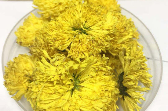 菊花茶大朵小朵有什么區(qū)別，菊花喝大朵還是小朵？