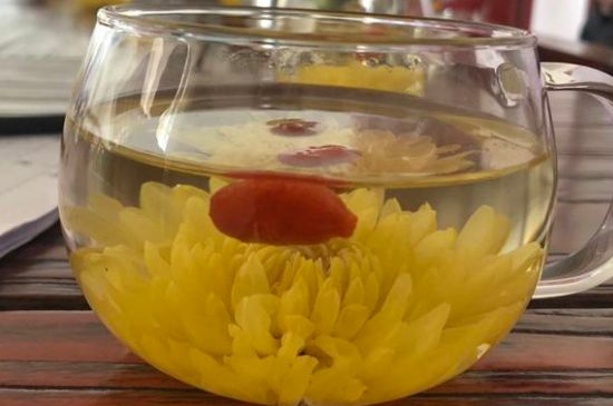 晚上可以喝菊花茶泡水嗎，睡覺前能不能喝菊花茶？