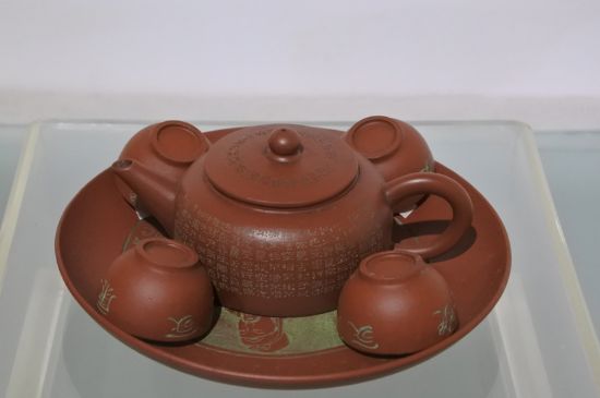 正宗紫砂壺多少錢一套，一套正宗<a href=http://www.syguzhi.com/chaju/zisha/ target=_blank class=infotextkey>宜興紫砂壺</a>什么價(jià)格