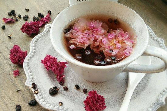 玫瑰花的最佳搭配，喝玫瑰花茶搭配什么喝好？