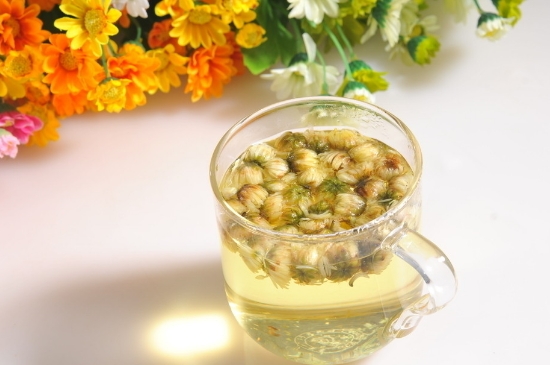 喝菊花茶有什么效果，女人長(zhǎng)期喝菊花茶好嗎？