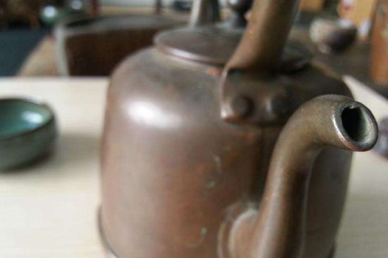 用銅壺?zé)惺裁唇?，銅壺煮水的兩大忌諱和好處