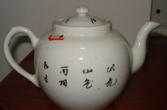 瓷壺適合泡什么茶，瓷器茶具喝什么茶好