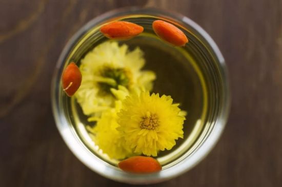 菊花茶的最佳搭配有哪幾樣，菊花茶和什么搭配喝效果好？