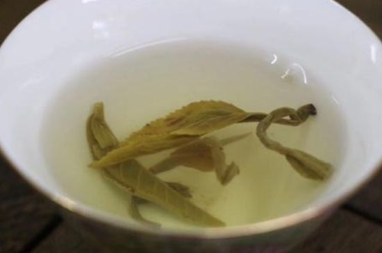 茉莉龍珠泡開后為什么都是梗，茉莉龍珠泡開后什么樣？