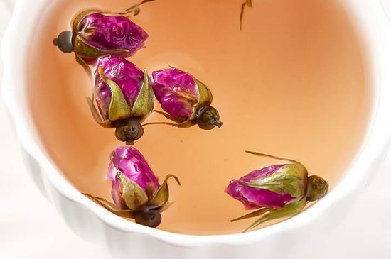 玫瑰花泡茶祛斑要多久見(jiàn)效，喝玫瑰花茶多久能祛斑？