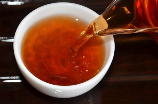 茯磚茶與普洱茶哪個(gè)好，茯茶和普洱茶口味區(qū)別