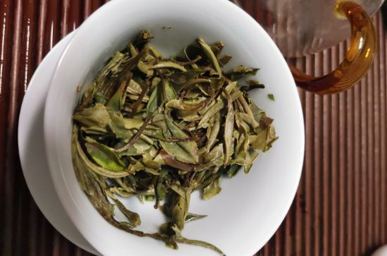 7年壽眉和2年白牡丹哪個好，老白茶壽眉與白牡丹的口感區(qū)別