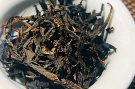 長(zhǎng)期喝巖茶會(huì)上火嗎？巖茶這樣喝了容易上火！