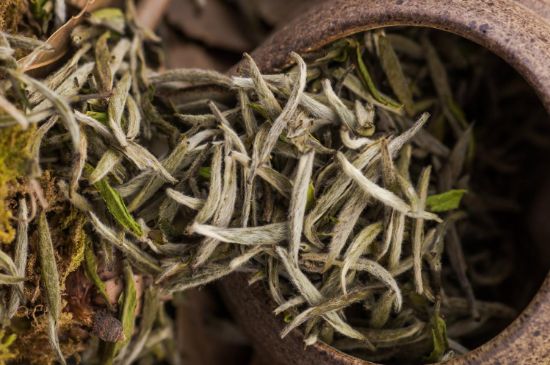 福鼎白茶要喝老的嗎，為什么喝白茶要喝老茶存新茶？