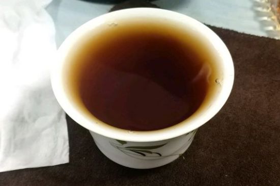 女人喝紅茶好還是喝普洱茶好，普洱茶和紅茶哪個適合女人喝