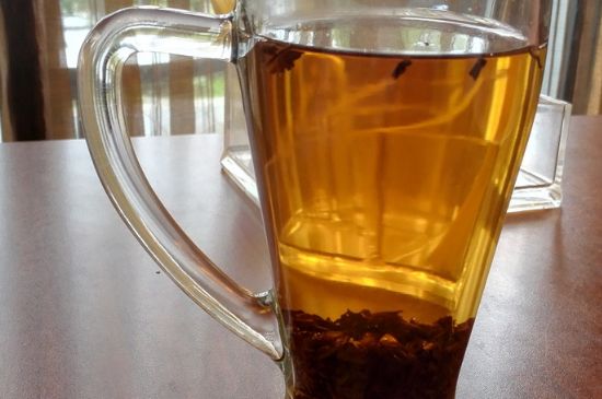 紅茶放置10年還能喝嗎，多年過期紅茶居然還能喝？