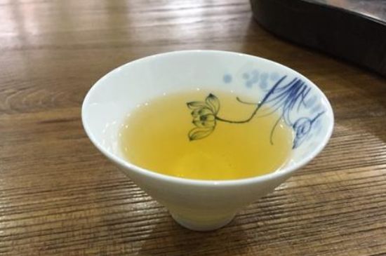 鴨屎香單叢雪片茶的特點，鳳凰雪片茶有什么特點？