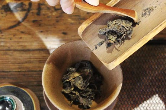 茯磚茶與普洱茶哪個(gè)好，茯茶和普洱茶口味區(qū)別