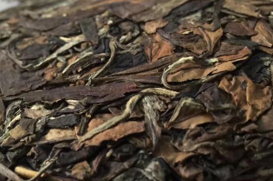 福鼎白茶要喝老的嗎，為什么喝白茶要喝老茶存新茶？