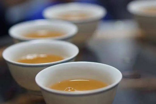 茯磚茶與普洱茶哪個(gè)好，茯茶和普洱茶口味區(qū)別