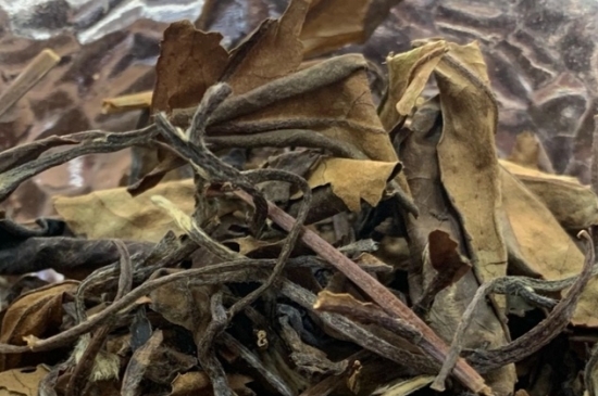 老白茶上火還是去火？夏季喝煮的老白茶會(huì)容易上火！