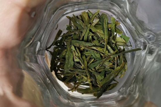 龍井茶放二年了能喝嗎，過期龍井茶的妙用！