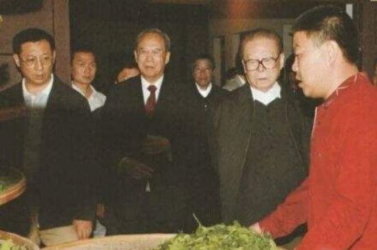 母樹大紅袍給誰喝了，為什么母樹大紅袍叫三棵六株？