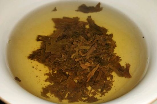 女人喝紅茶好還是喝普洱茶好，普洱茶和紅茶哪個適合女人喝