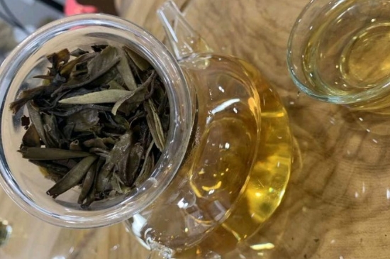 白茶三年為藥七年為寶的原理，為什么說一年茶三年藥七年寶？