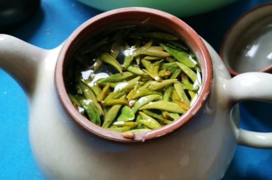 龍井茶放二年了能喝嗎，過期龍井茶的妙用！