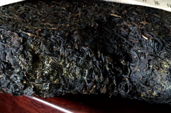 伏茶里的金花是黃曲霉素嗎，金花茯茶里的是什么菌