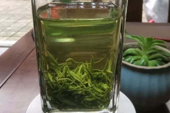 綠茶放了三年還能喝嗎，綠茶放久了喝了會(huì)怎樣