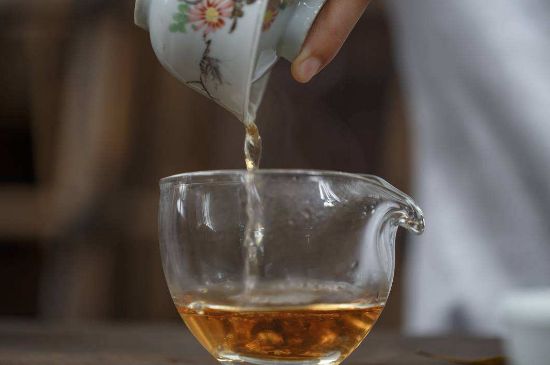 福鼎白茶要喝老的嗎，為什么喝白茶要喝老茶存新茶？