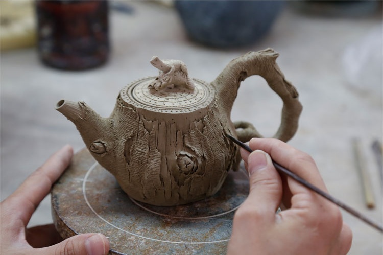 仿木外皮紫砂壺，創(chuàng)意木樁手工雕刻紫砂壺